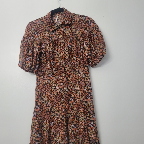 Free PeopleBonnie Floral Print Point Collar V-Neck Button Front Puff Short Sleev - Picture 5 of 11